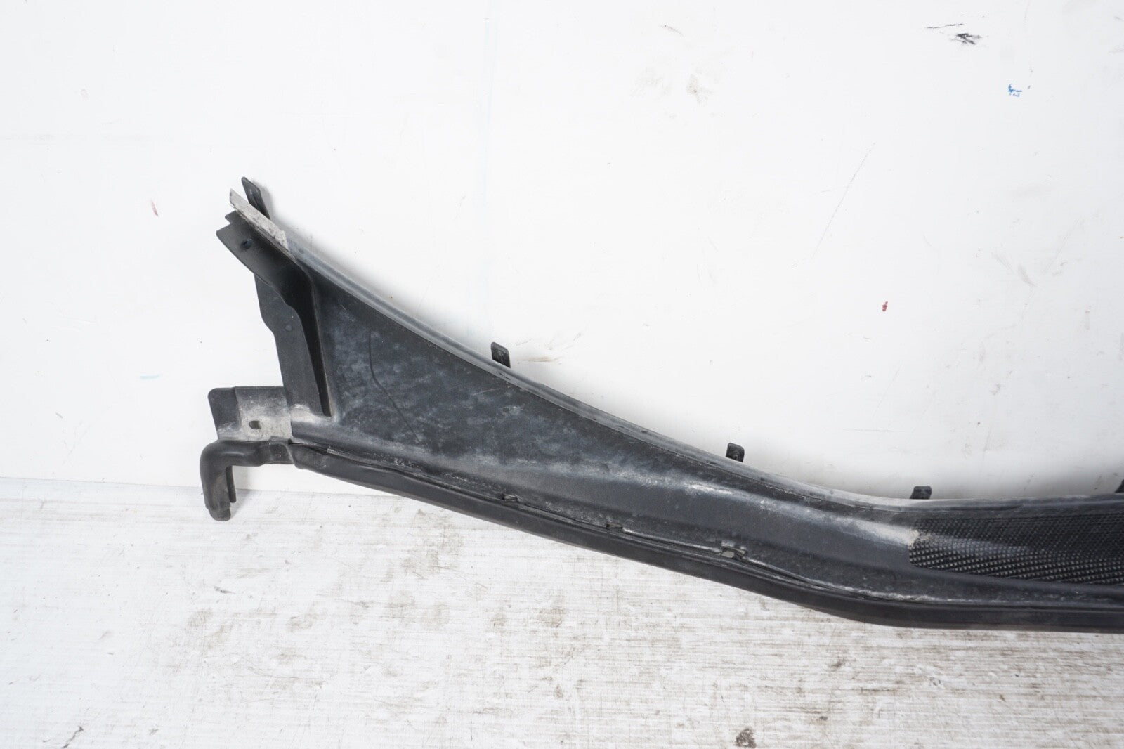 02-10 Lexus SC430 Z40 Windshield Wiper Cowl Plenum Panel Cover 55708-24010 OEM