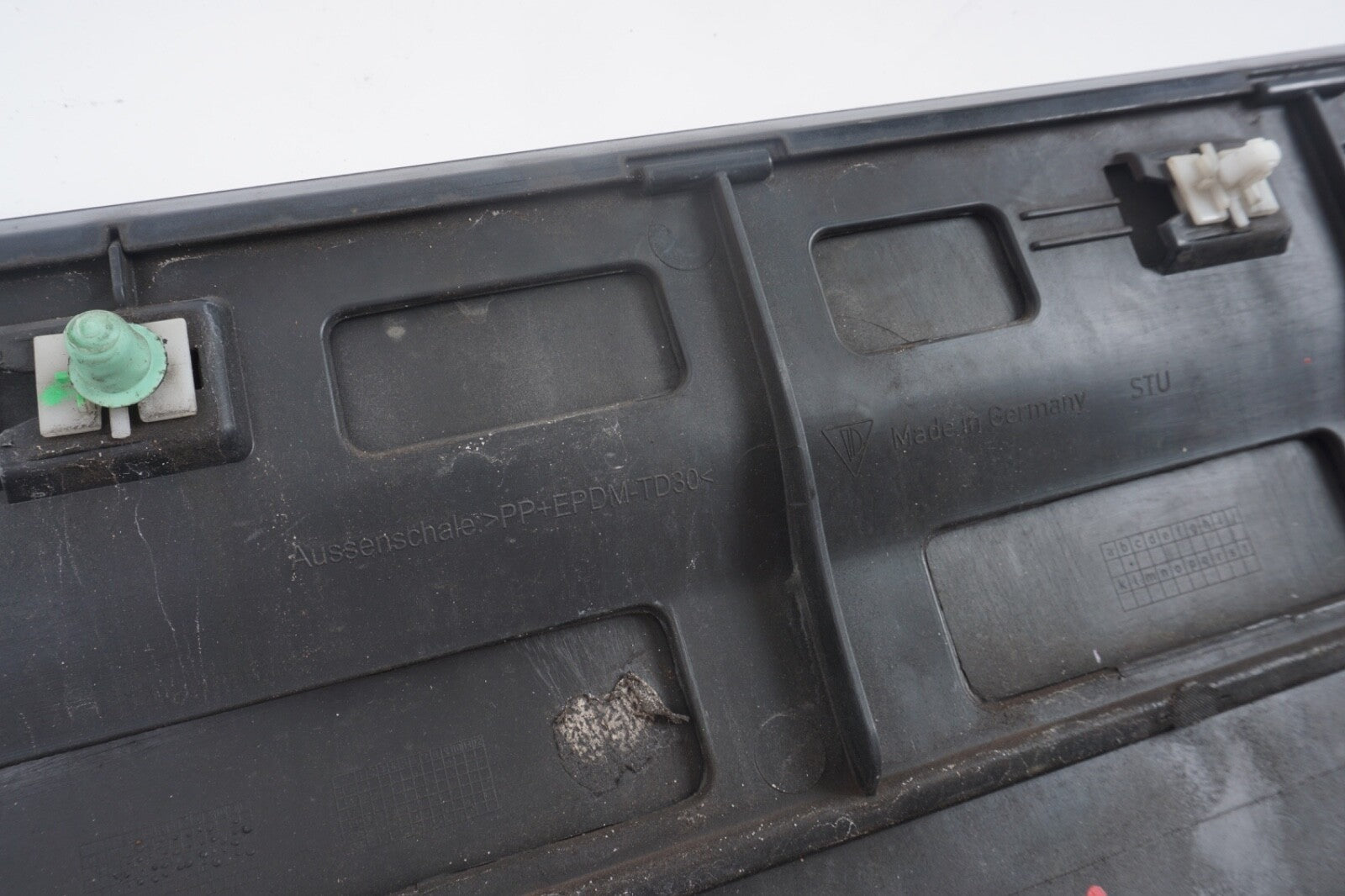 2011-2018 PORSCHE CAYENNE - REAR Right - Lower DOOR Molding / Blade 7P5837788G
