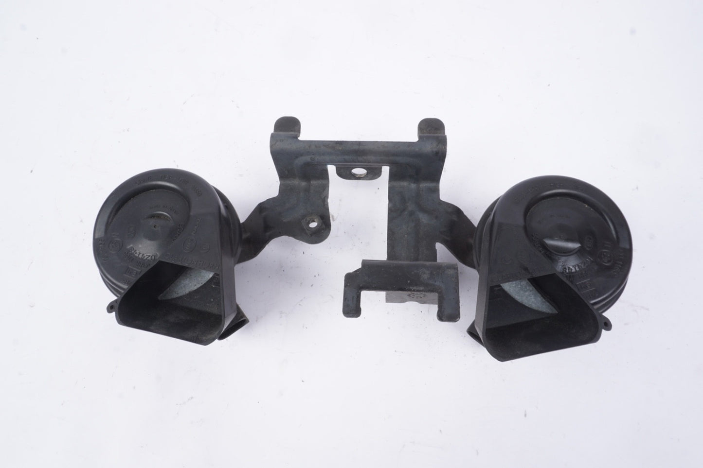 2011 - 2017 AUDI A8L HORN SIGNAL W/ BRACKET SET OF 2 OEM