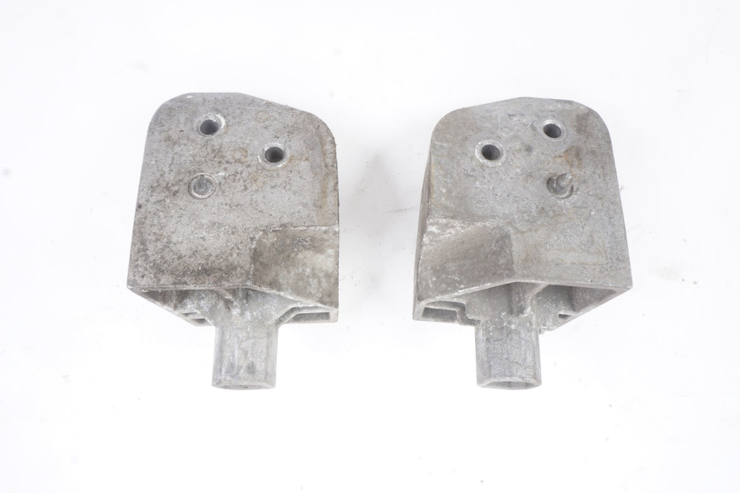 2014 - 2019 Maserati Ghibli Left And Right Radiator Support Mount Bracket Pair