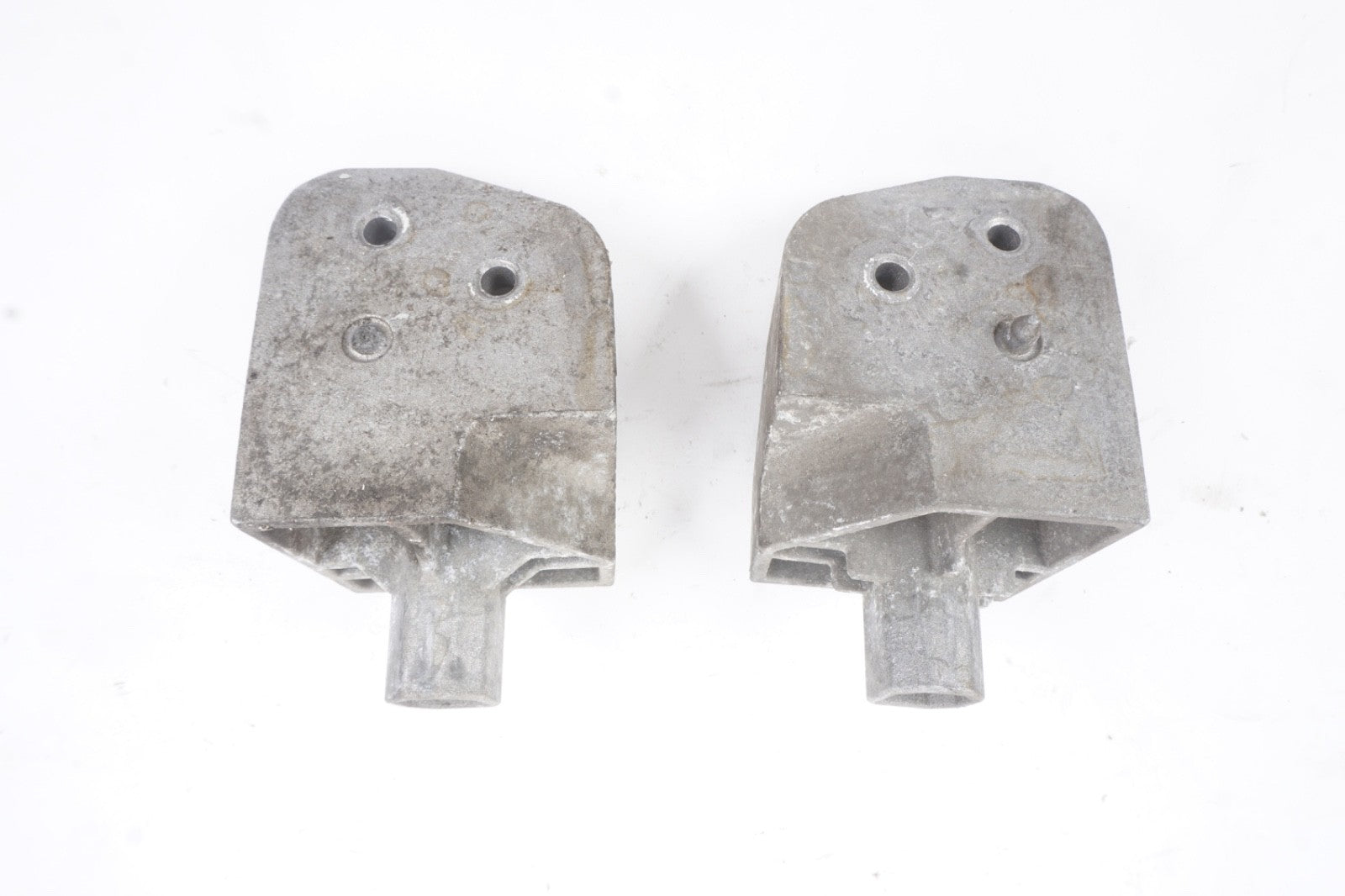 2014 - 2019 Maserati Ghibli Left And Right Radiator Support Mount Bracket Pair