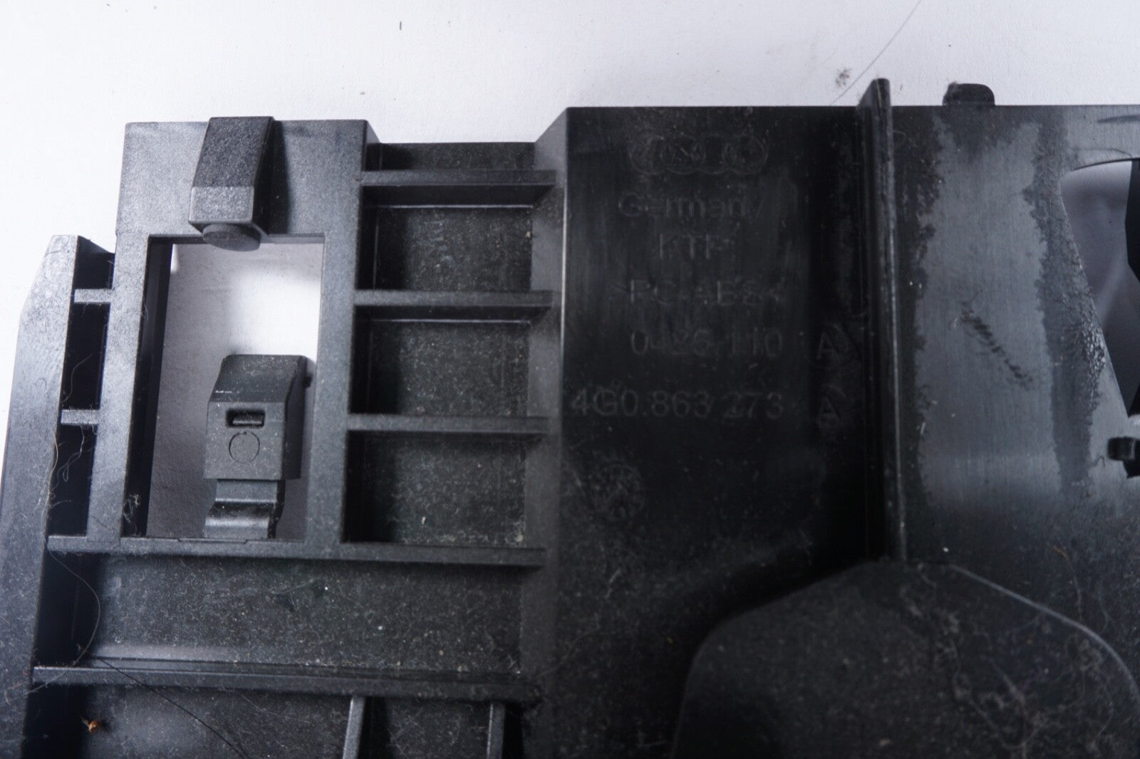 2012-2018 AUDI A6 A7 S6 S7  FRONT CENTER CONSOLE STORAGE BIN TRAY 4G0863273A OEM