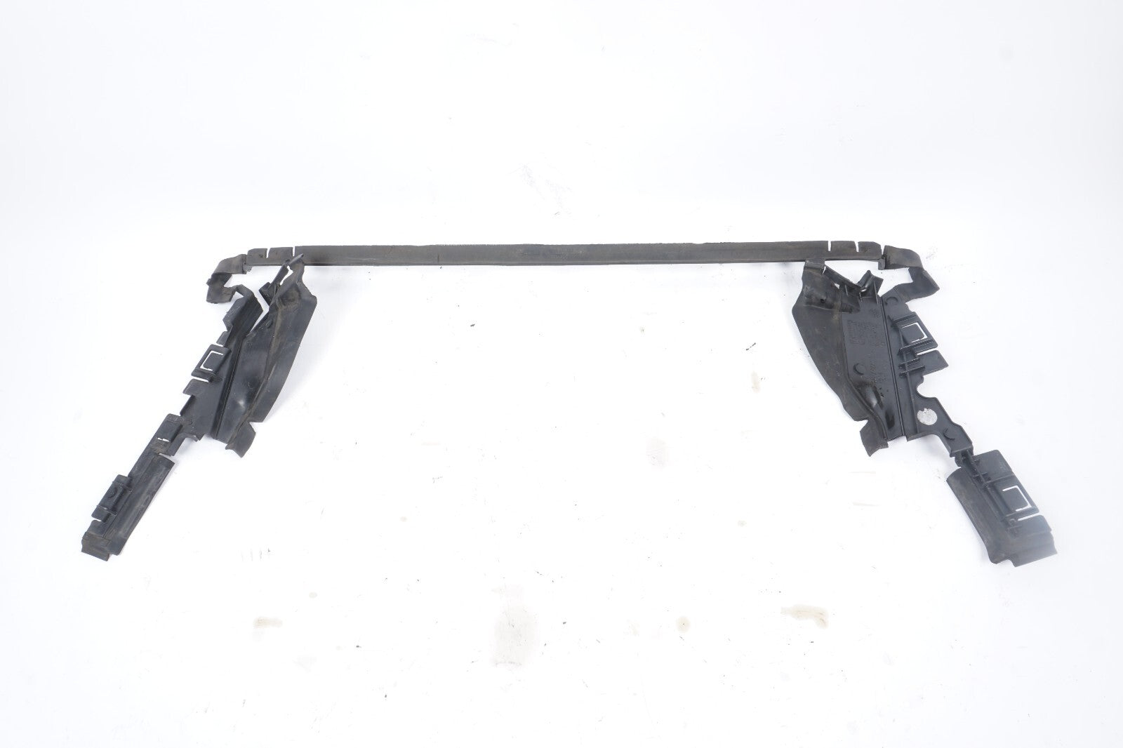 08-14 Mercedes W204 C300 C350 Upper Radiator Baffle Deflector 2045050530 OEM