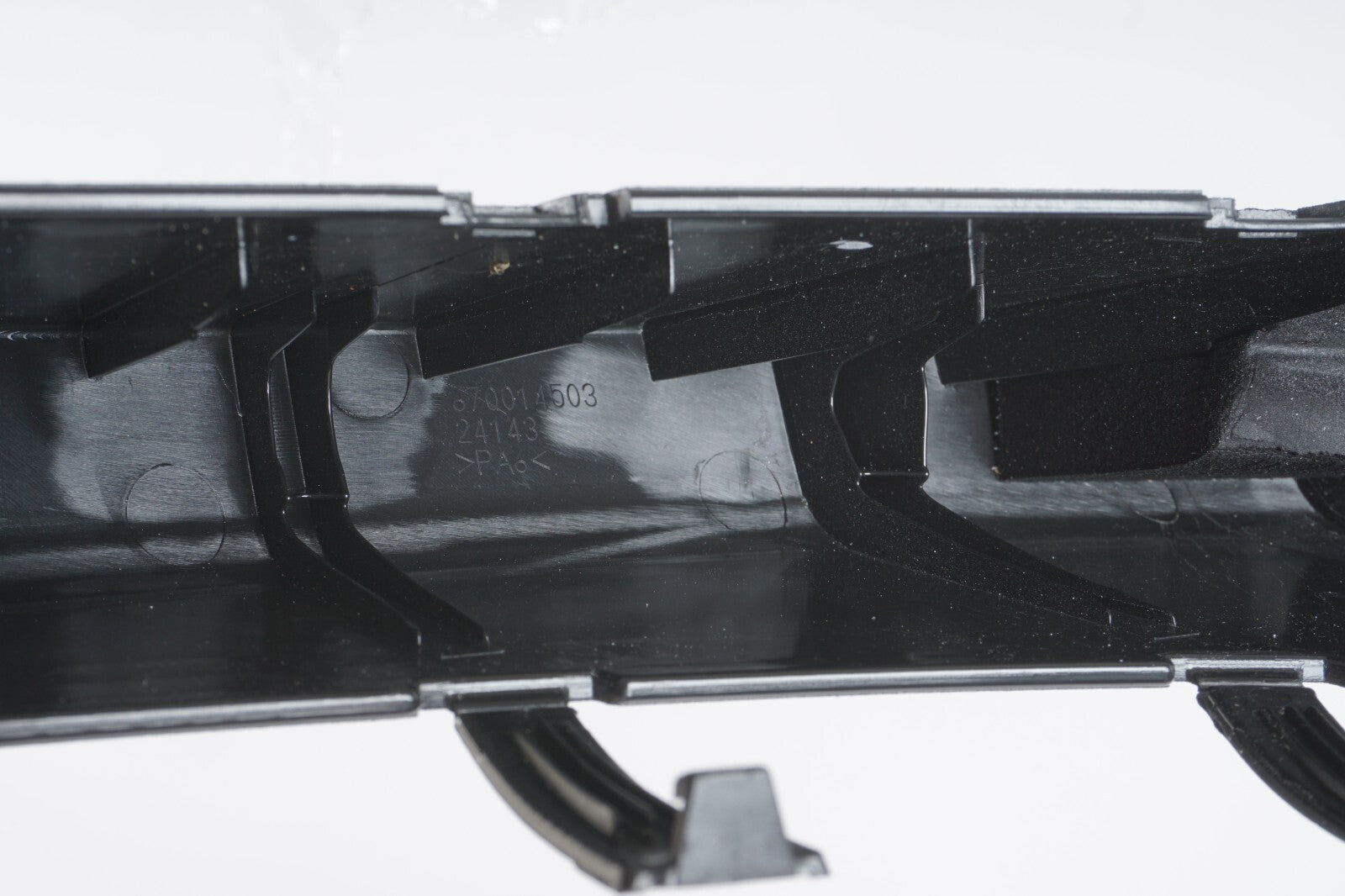 2014-2019 MASERATI GHIBLI TTRUNK LID HINGE COVER TRIM LEFT & RIGHT OEM