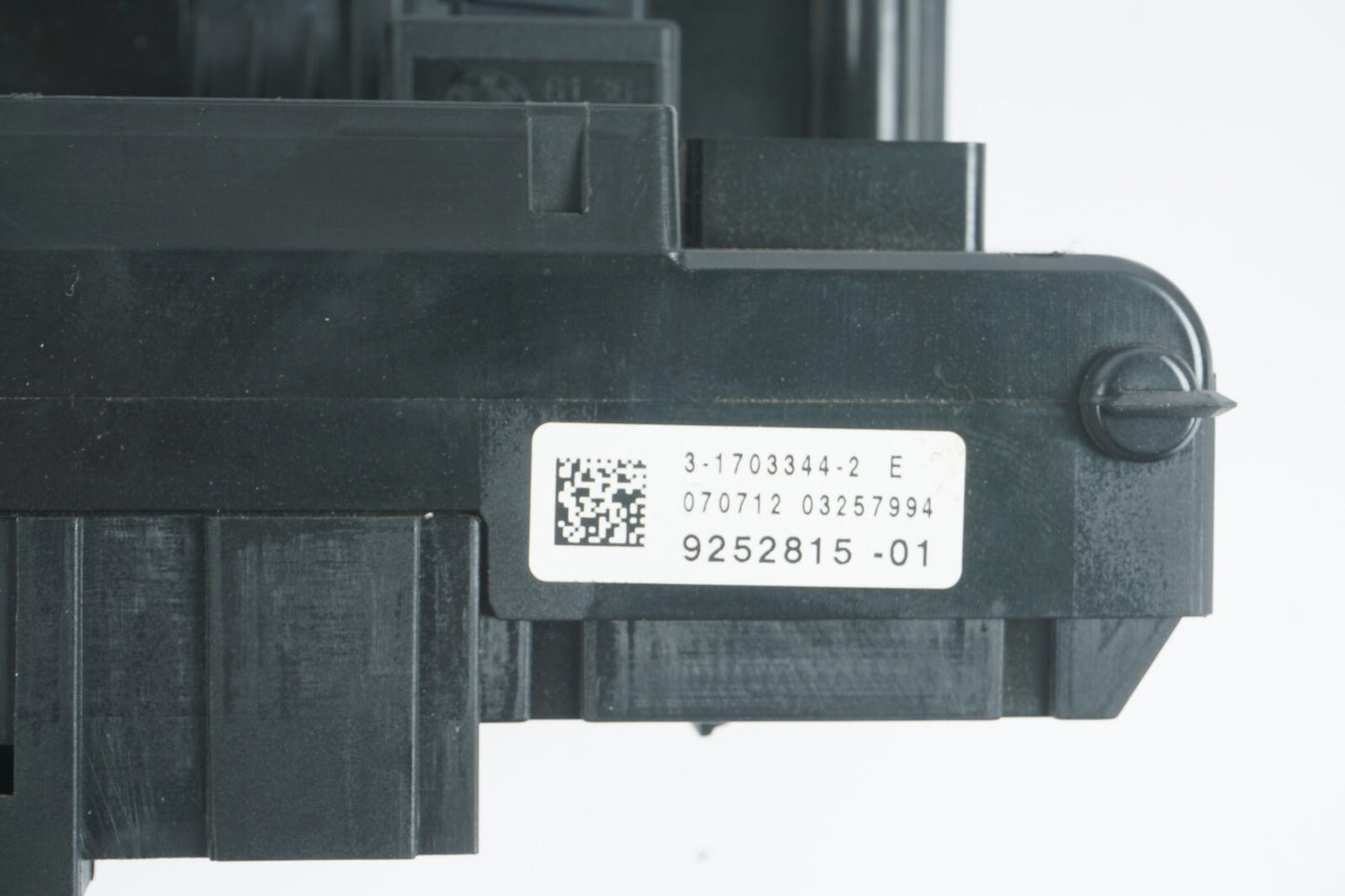 2012 - 2018 BMW 650i 640i FRONT POWER DISTRIBUTION FUSE RELAY BOX 9252815 OEM