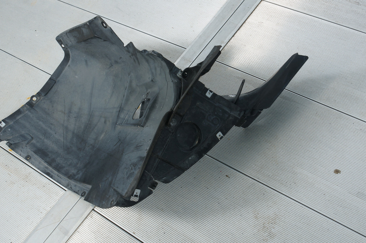 2007 - 2013 BMW 328i E92 FRONT LEFT DRIVER FENDER LINER SPLASH GUARD OEM
