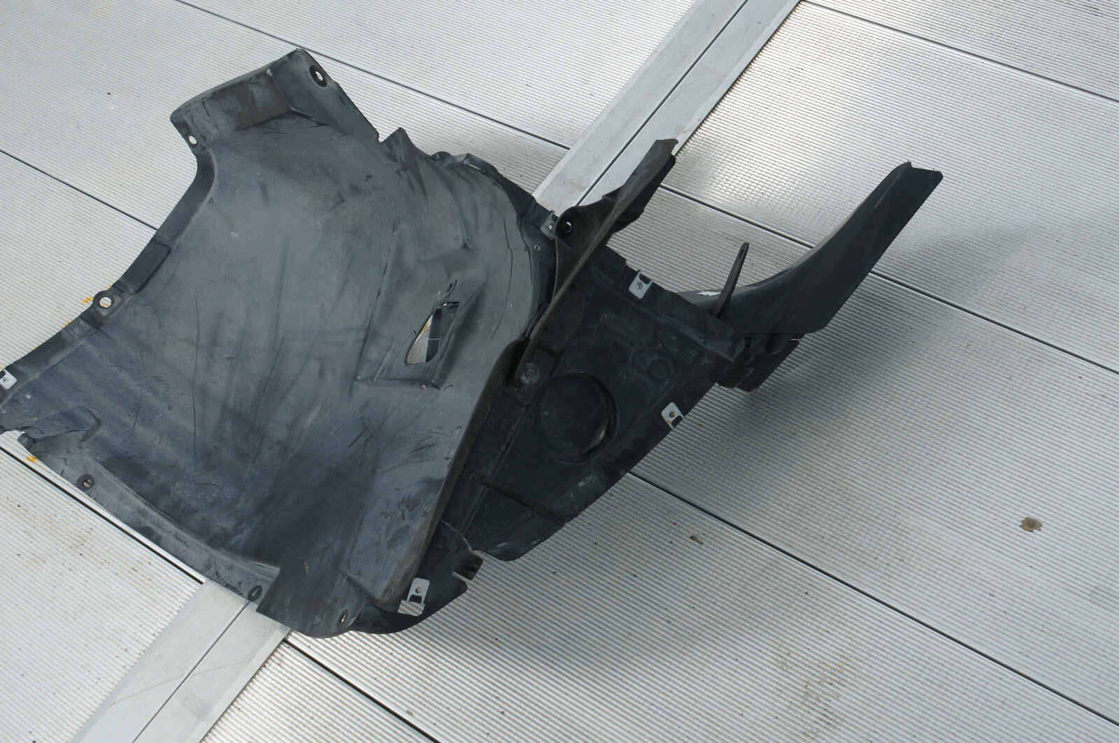 2007 - 2013 BMW 328i E92 FRONT LEFT DRIVER FENDER LINER SPLASH GUARD OEM