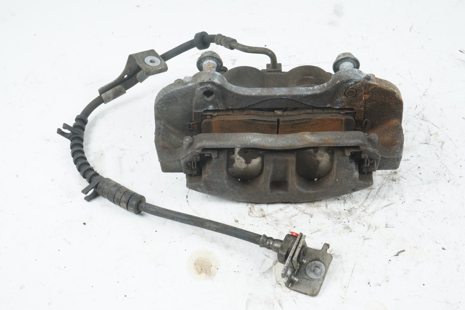 17 - 22 CHRYSLER PACIFICA FRONT LEFT DRIVER SIDE BRAKE CALIPER OEM