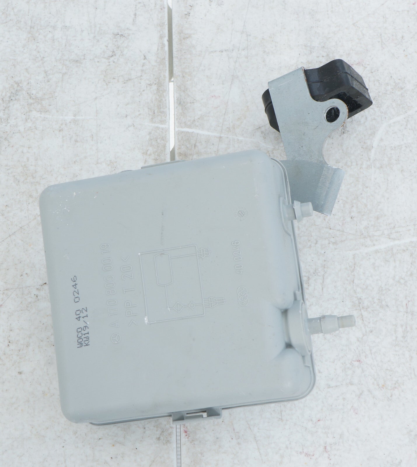 97-04 MERCEDES  R170 SLK320 CLK430 E320 SLK230 VACUUM PUMP TANK RESERVOIR OEM