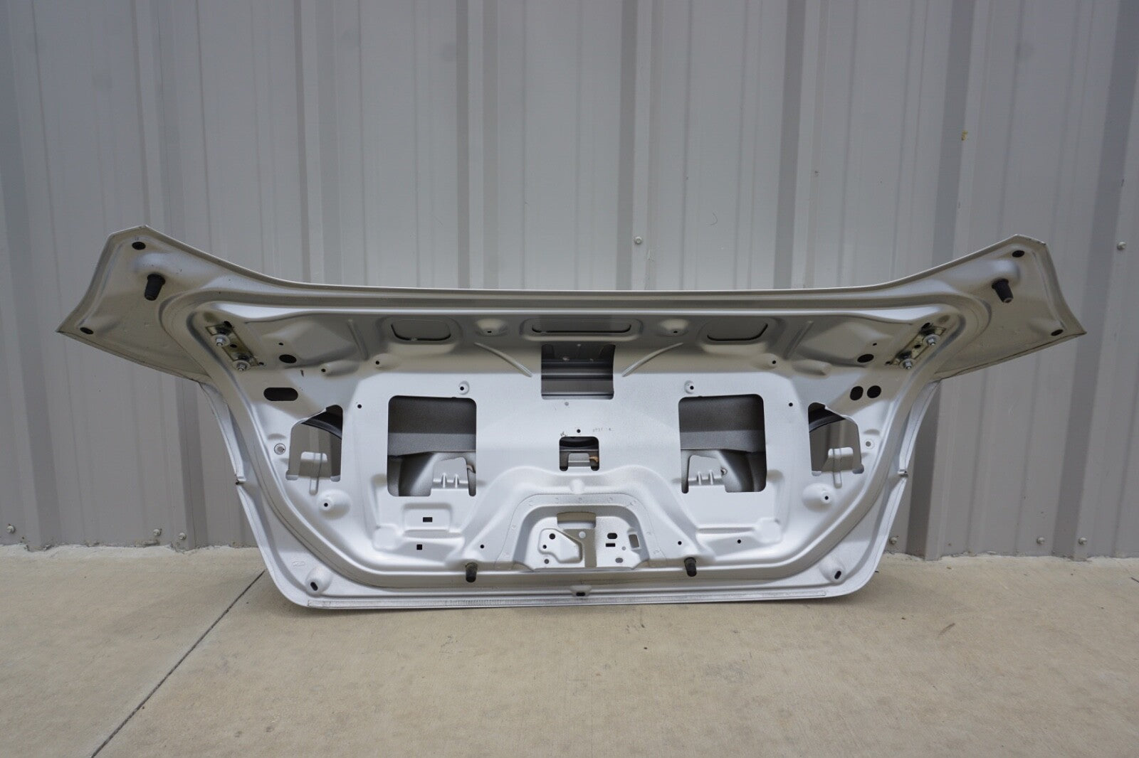 12-18 FORD FOCUS SEDAN REAR TRUNK LID HATCH COVER PANEL ASSEMBLY SILVER OEM