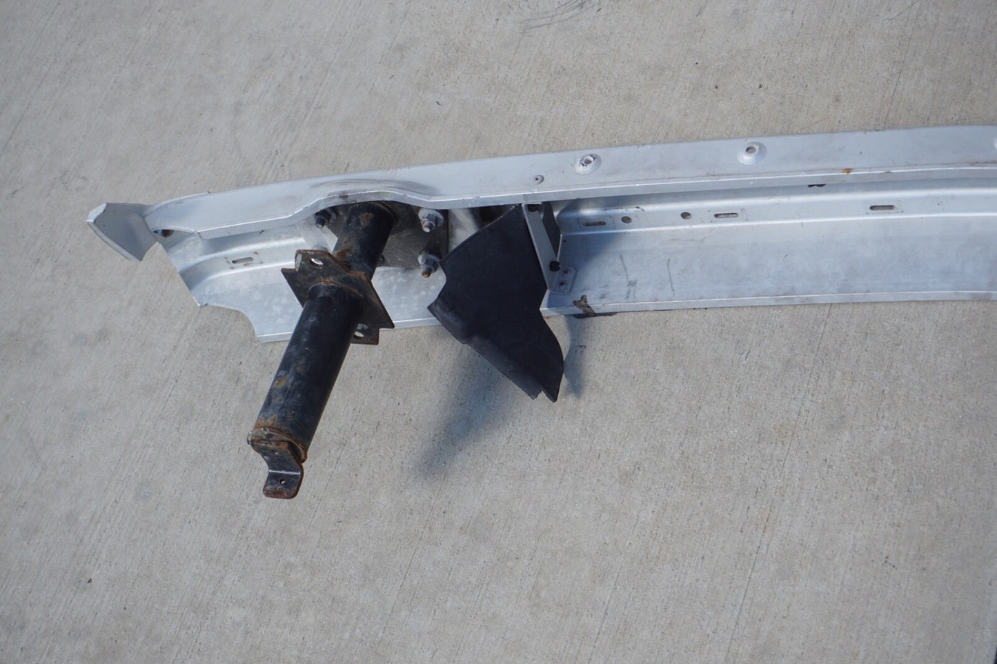 1987 - 1993 CADILLAC ALLANTE FRONT BUMPER REINFORCEMENT OEM