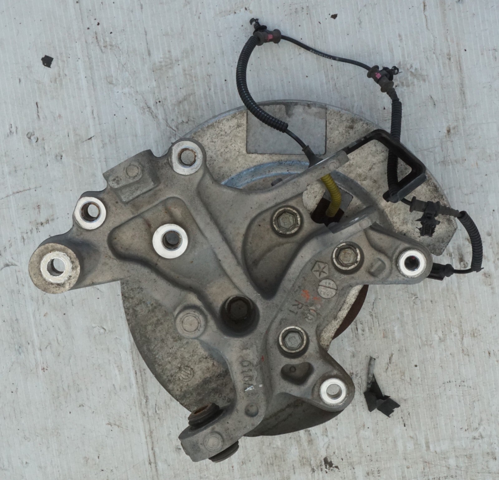 17 - 24 CHRYSLER PACIFICA REAR RIGHT PASSENGE SIDE SPINDLE KNUCKLE WHEEL HUB OEM