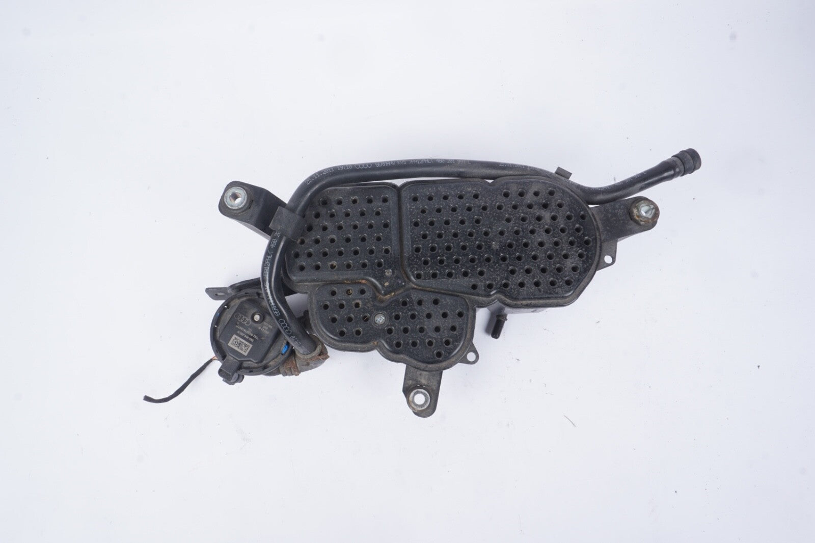 08-18 Audi A6 A7 Quattro Gas Fuel Vapor EVAP Charcoal Canister 8K0201801C Oem