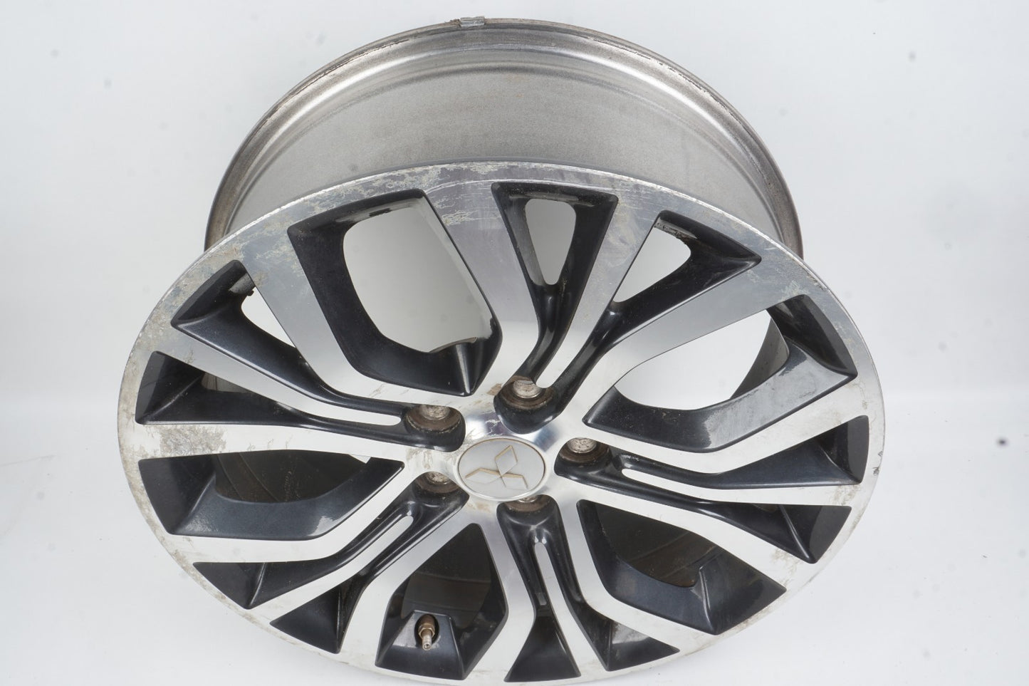 2016 - 2018 MITSUBISHI OUTLANDER ALUMINIUM WHEEL RIM  ALLOY J18X7J OEM