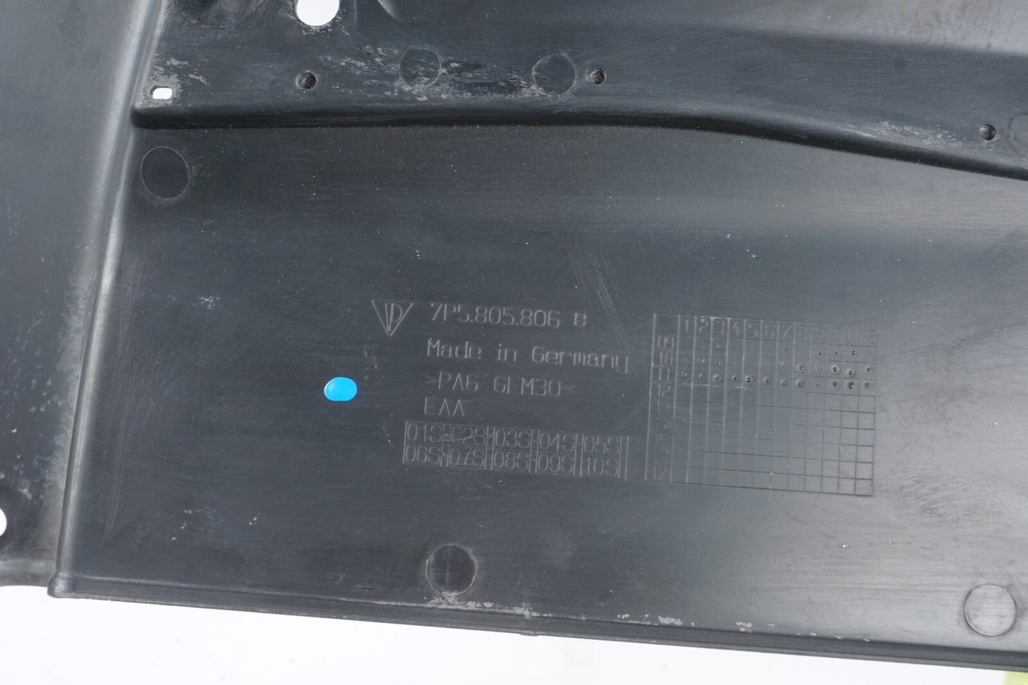2011-2014 Porsche Cayenne 958 Engine Bay Cover Panel Center 7P5805806B OEM