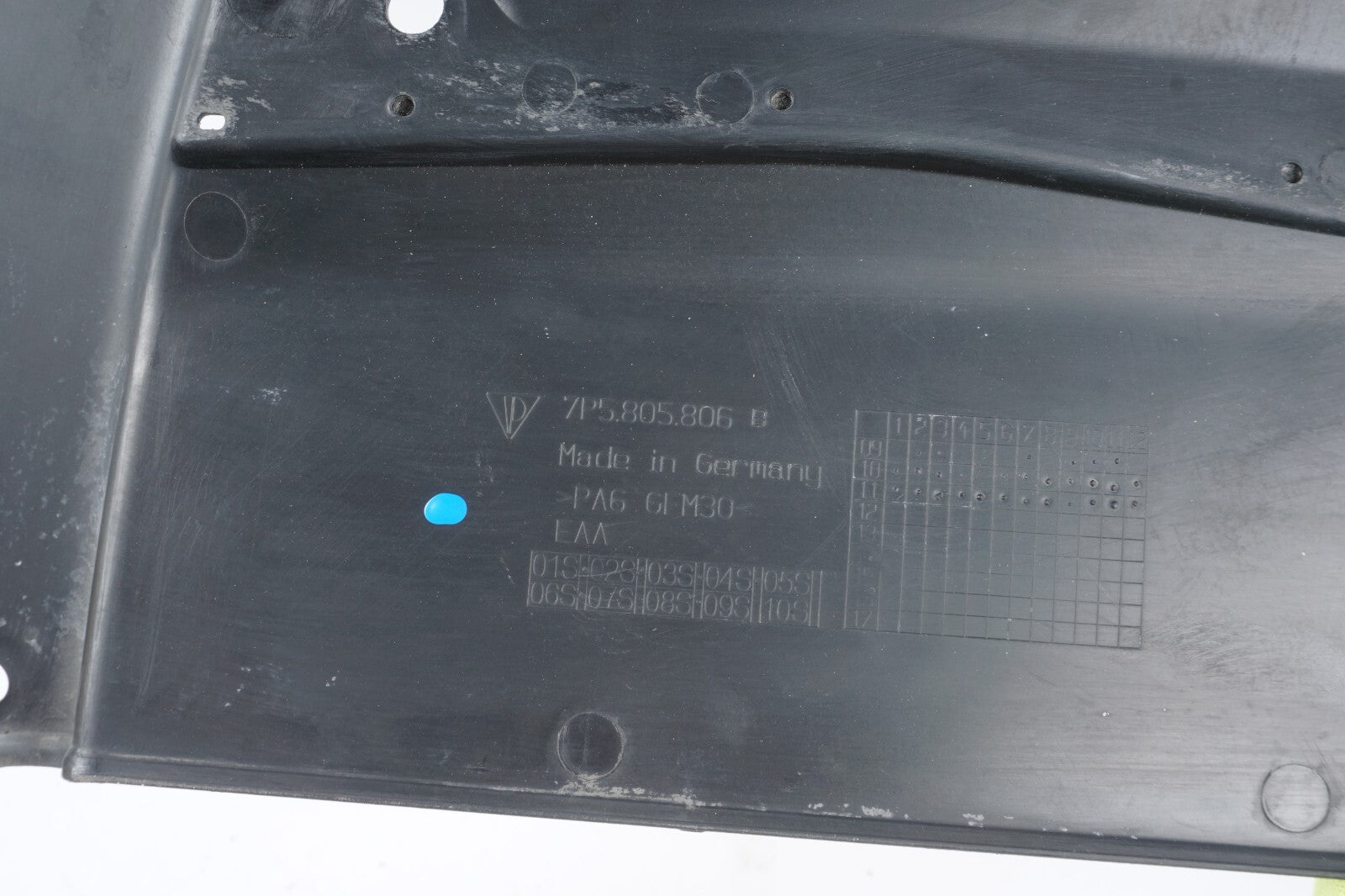 2011-2014 Porsche Cayenne 958 Engine Bay Cover Panel Center 7P5805806B OEM