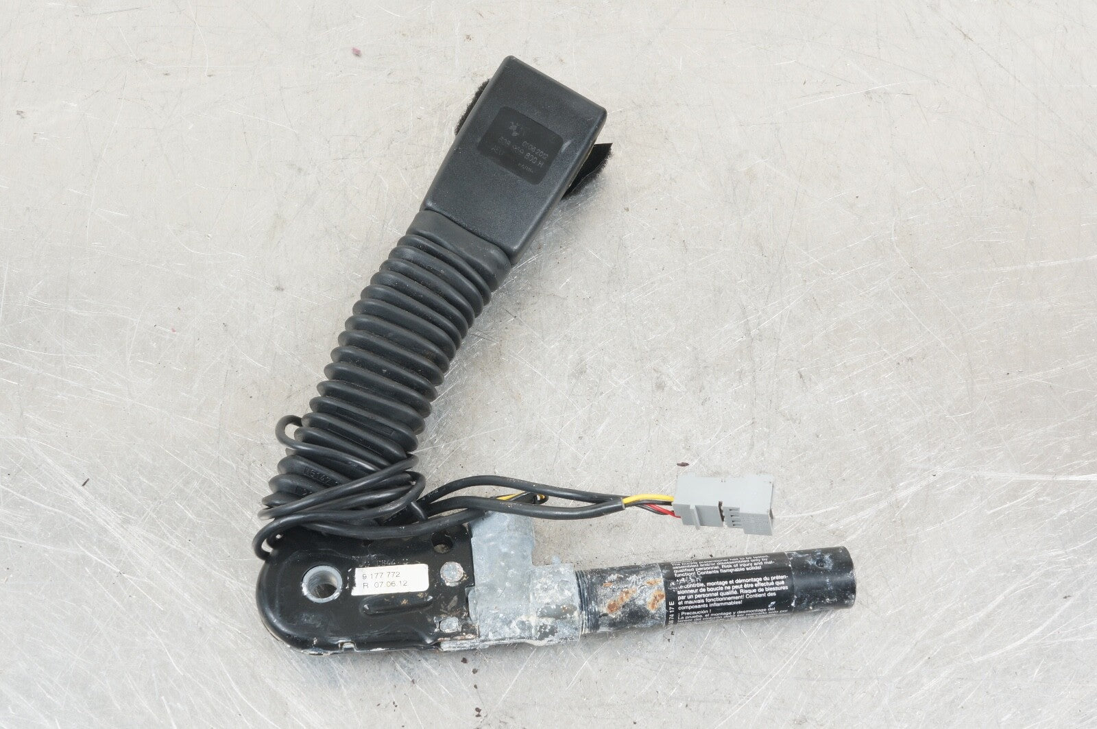 07-09 BMW E92 E93 FRONT RIGHT PASSENGER SIDE SEAT BELT BUCKLE