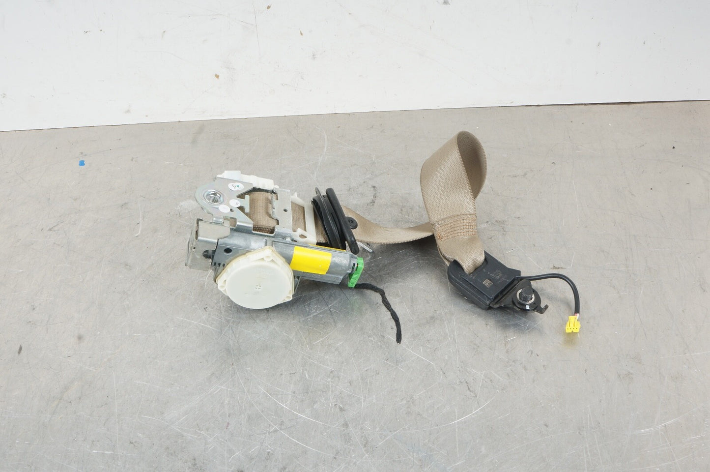 08-14 Mercedes C250 C300 Front Right Side Seatbelt Seat Belt Retractor Beige