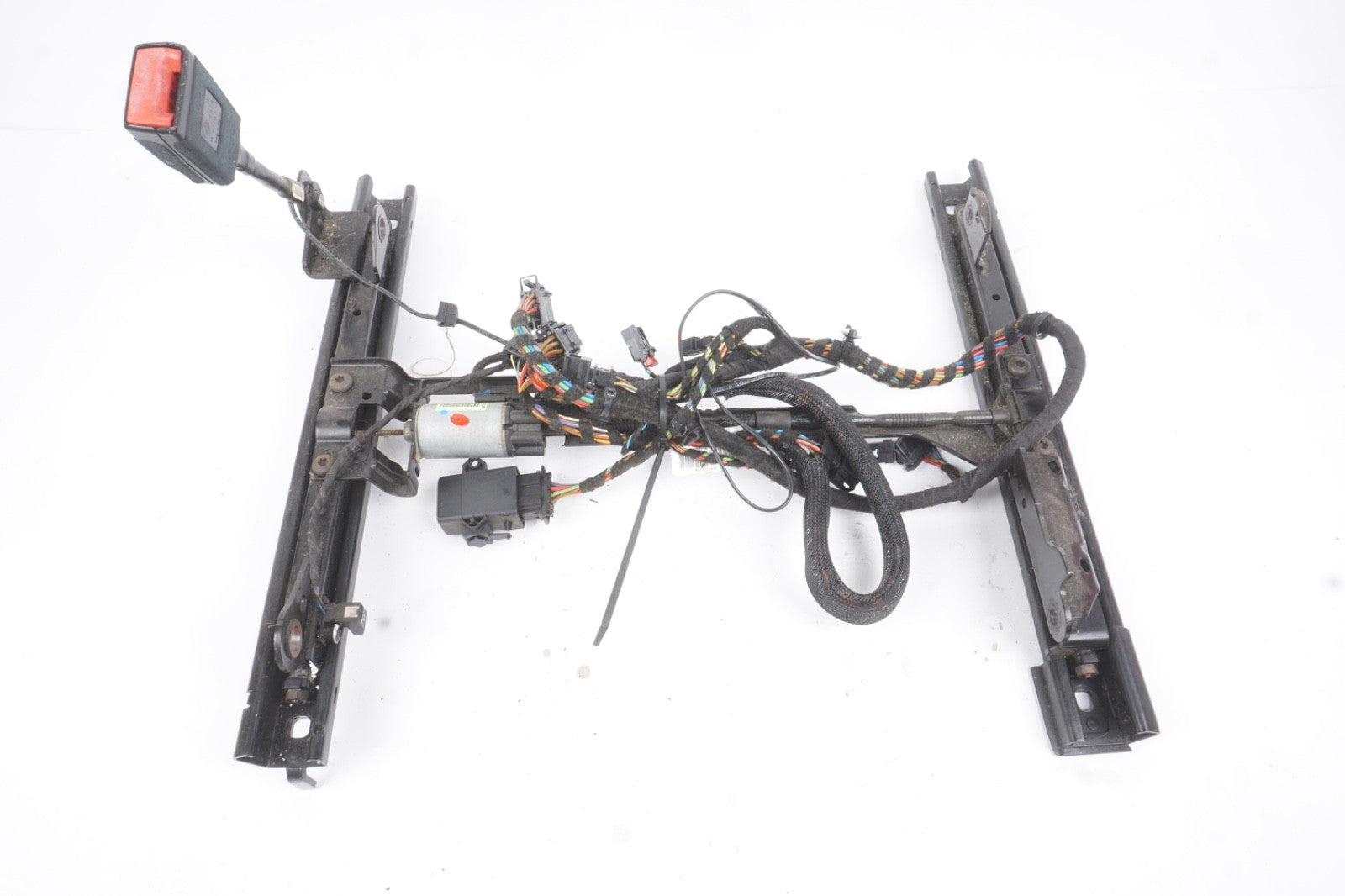 2012 - 2021 Volkswagen Passat Front Left Lower Seat Track Frame W/ Belt Buckle