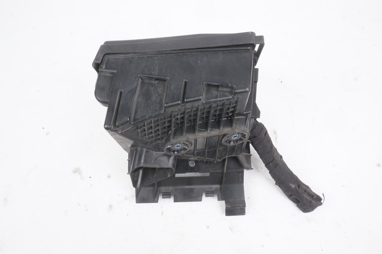2014 - 2017 Volkswagen Passat Fuse Relay Box OEM