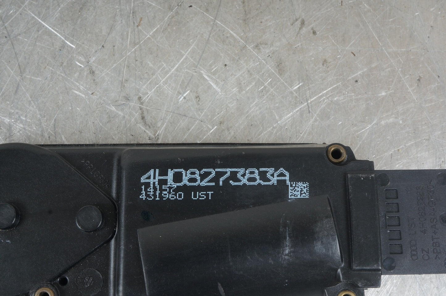 2011 - 2020 BENTLEY MULSANNE LID LATCH LOCK ACTUATOR STRIKER PLATE OEM