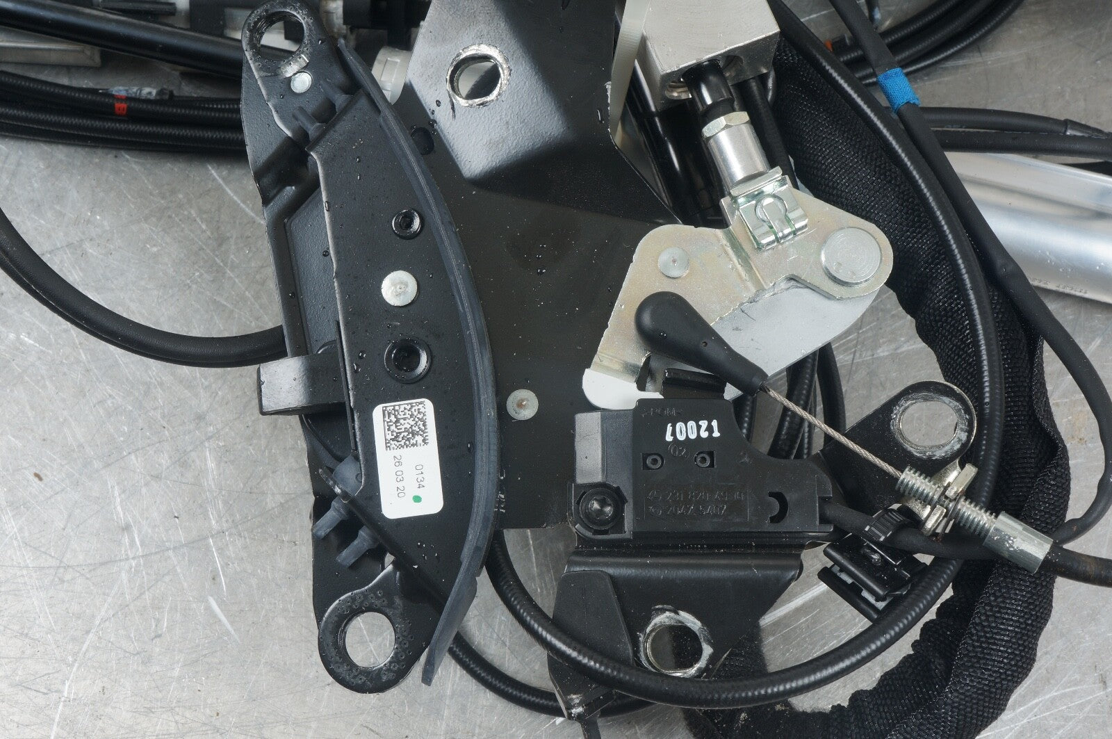 13-20 Mercedes R231 SL Roof Top Front Lock Latch Actuator Hydralic