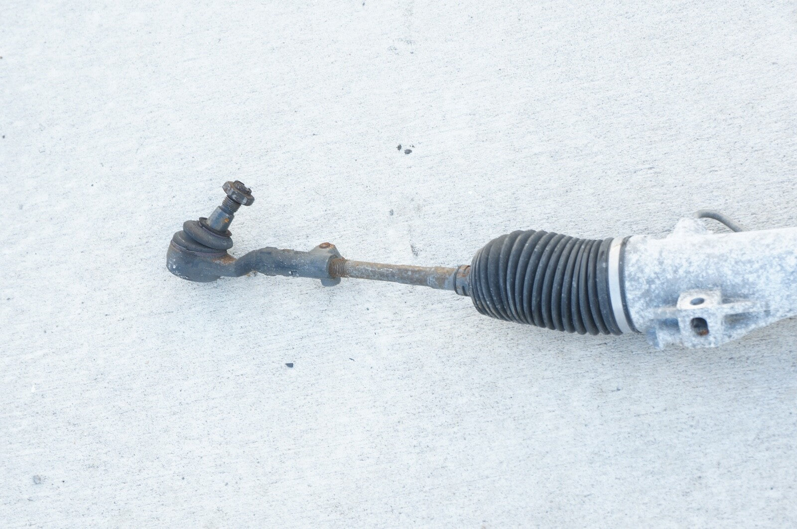 BMW 328I 325I 335I E90 OEM 07-11 FRONT POWER STEERING RACK AND PINION GEAR BOX