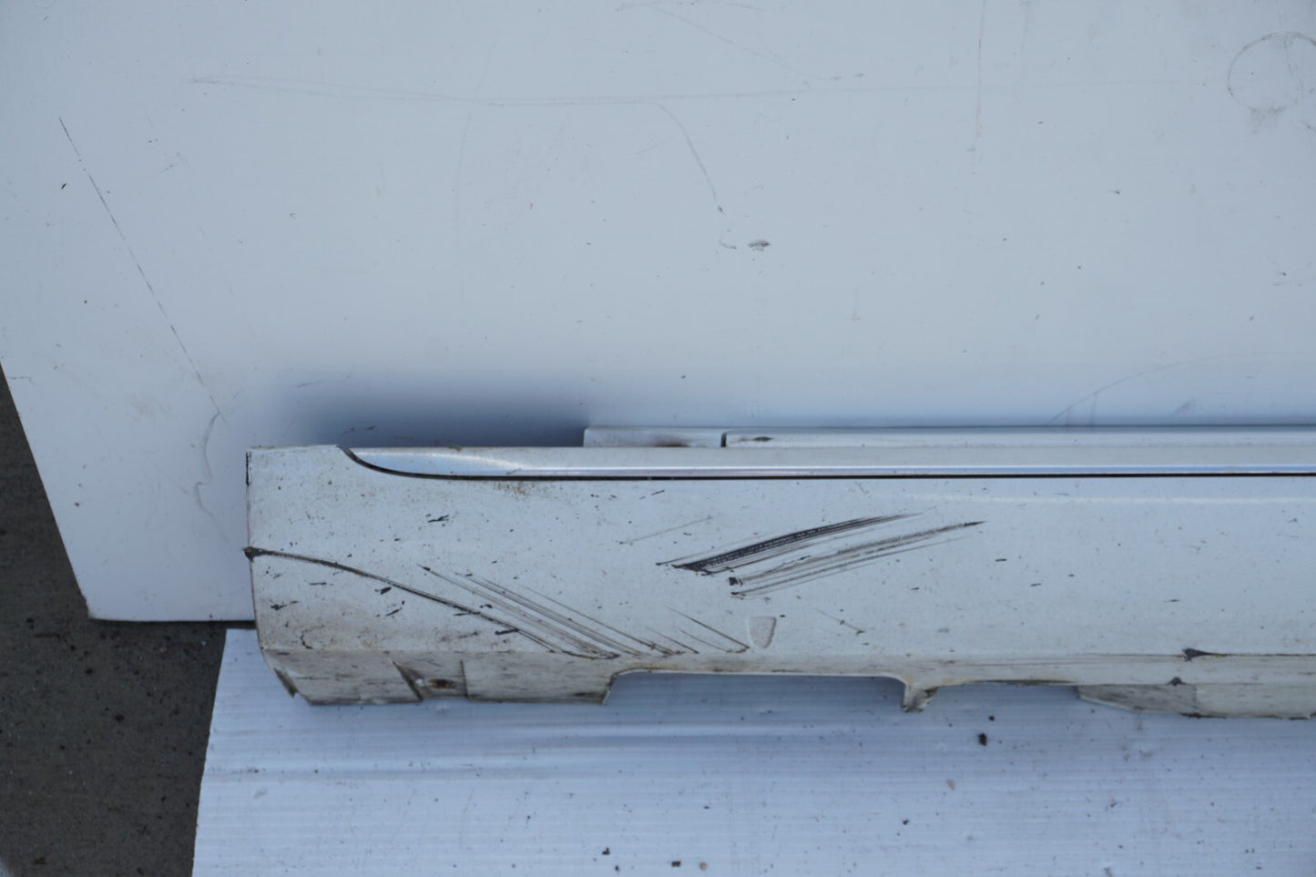 2011 - 2014 AUDI A8L LEFT DRIVER SIDE ROCKER PANEL SKIRT MOLDING OEM