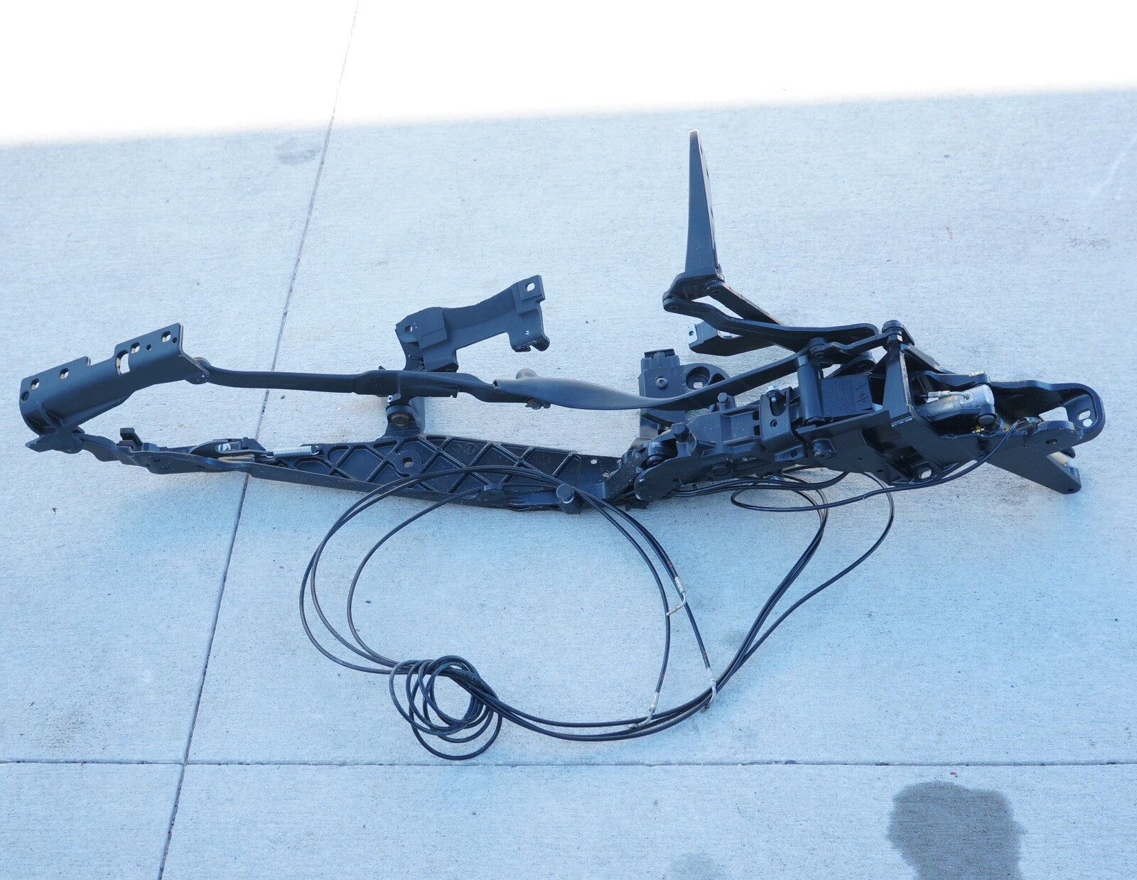 03-08 Mercedes R230 SL500 Right Convertible Hard Roof Top Hinge Frame Assembly