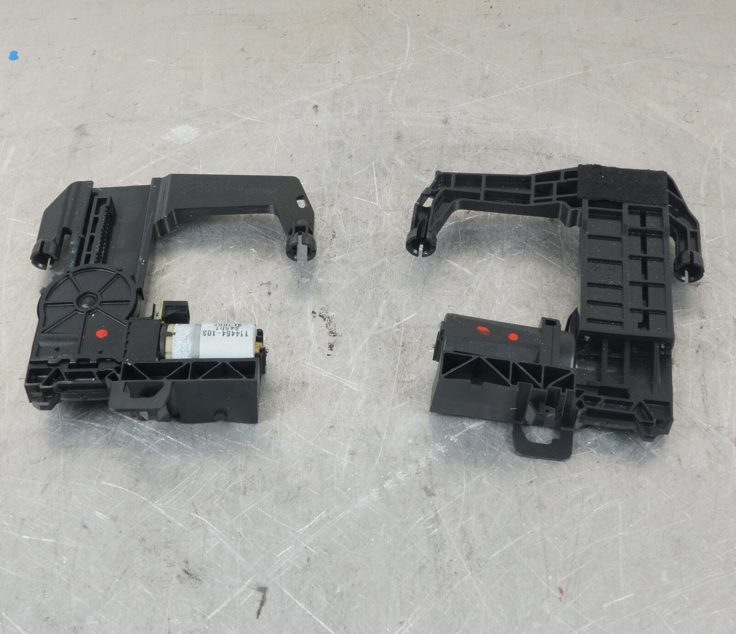 06-11 Mercede W221 S550 E550 Front Seat Headrest Head Rest Adjust Motor OEM x 2