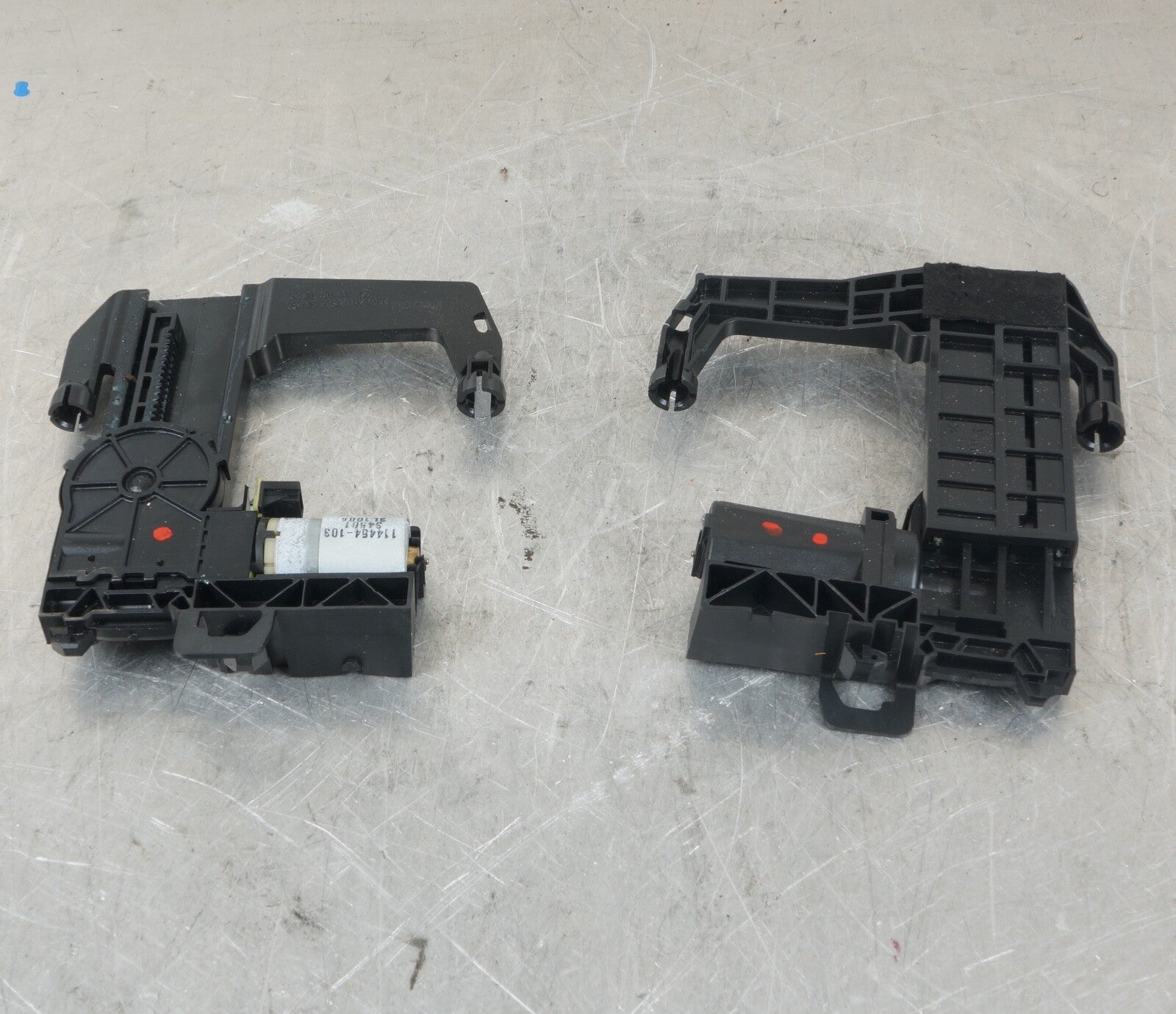 06-11 Mercede W221 S550 E550 Front Seat Headrest Head Rest Adjust Motor OEM x 2