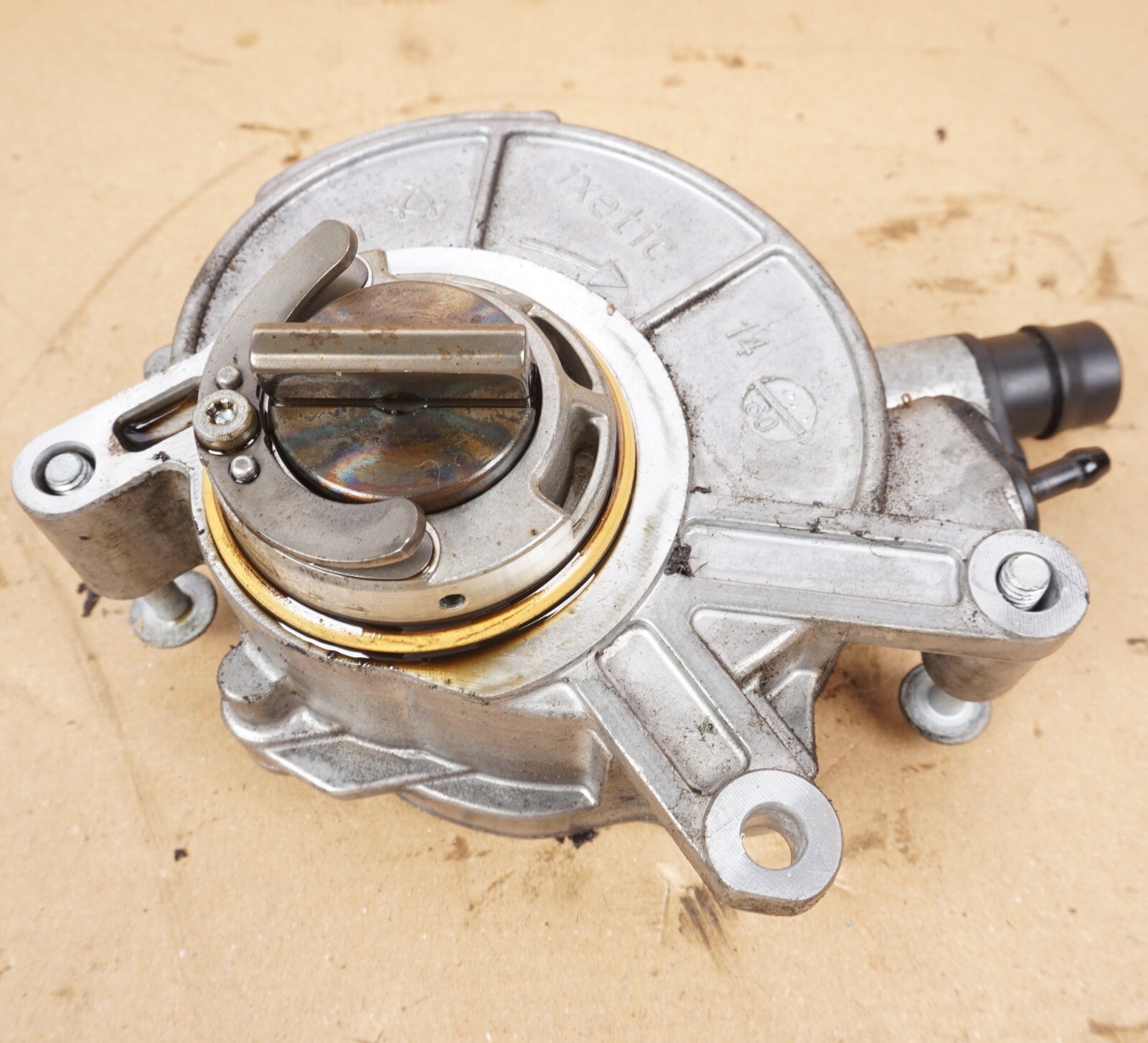 2012 - 2016 BMW 650i 550i 750i 4.4l Vacuum Pump 8605976 OEM