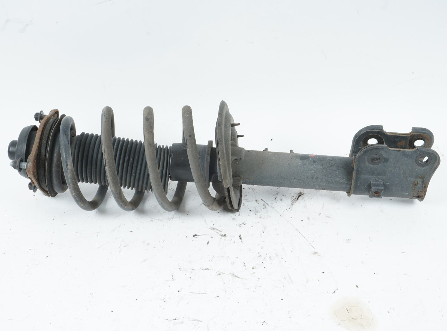 2013-2018 HYUNDAI SANTA FE  FRONT SHOCK ABSORBER & COIL SPRING LEFT DRIVER OEM