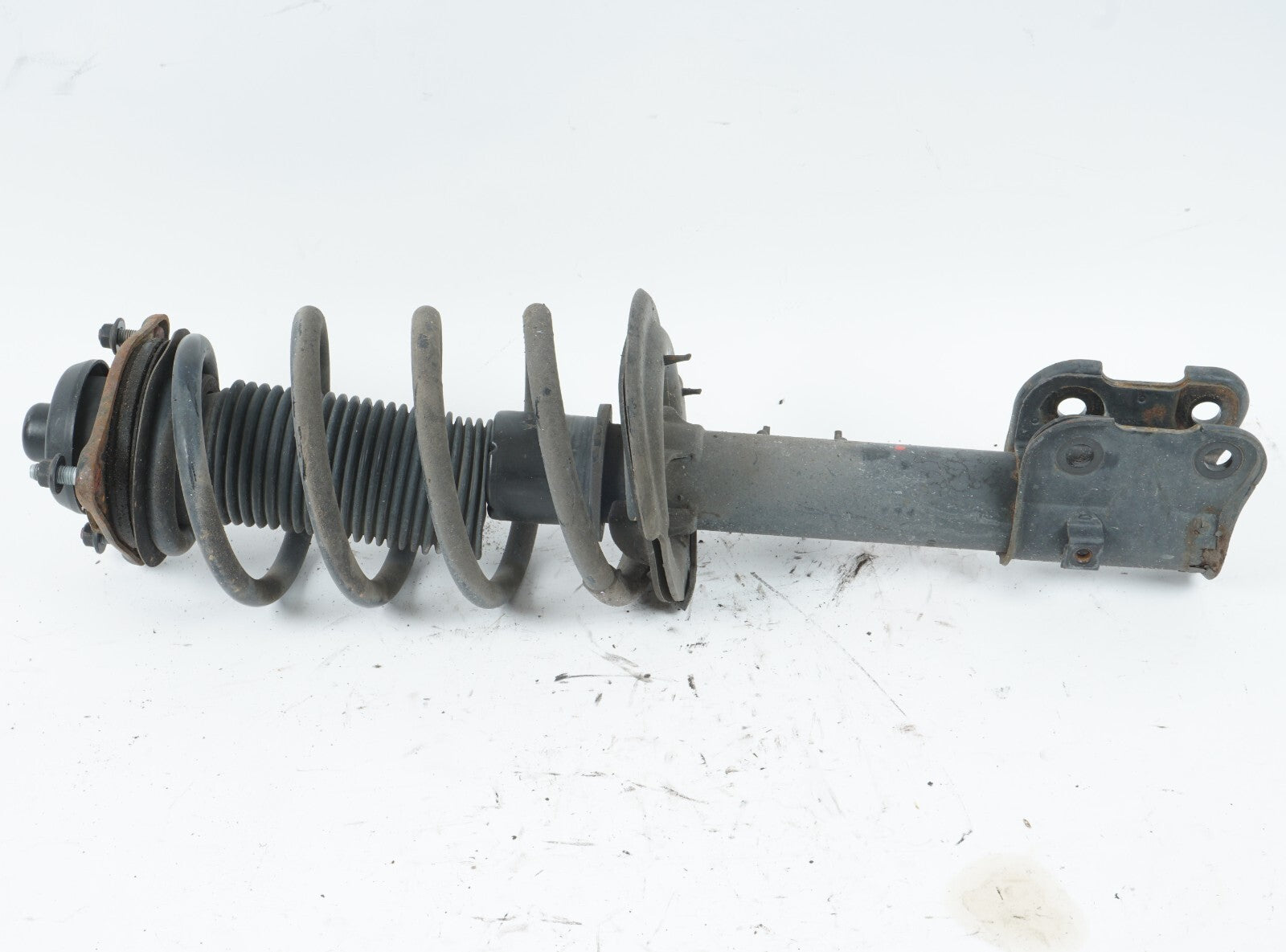 2013-2018 HYUNDAI SANTA FE  FRONT SHOCK ABSORBER & COIL SPRING LEFT DRIVER OEM