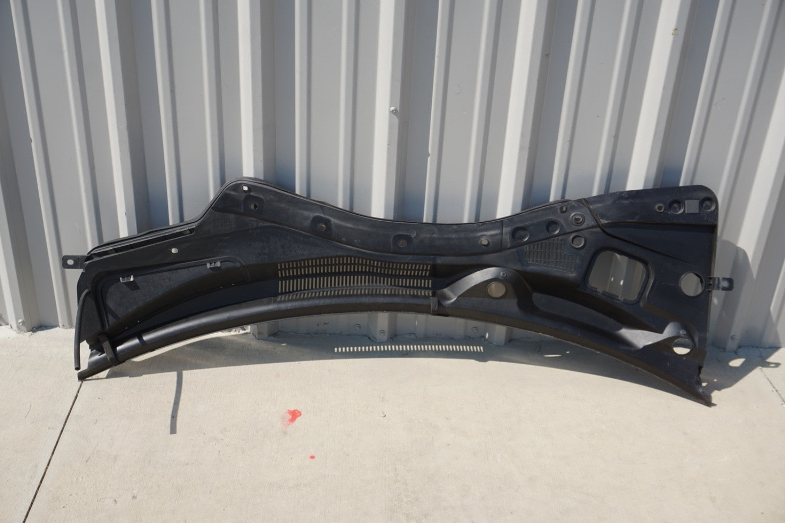14-17 Maserati Ghibli Windshield Wiper Cowl Trim Cover Panel Black 670010468 OEM