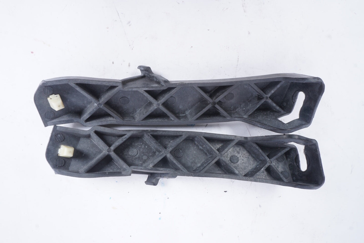 2011-2018 PORSCHE CAYENNE REAR BUMPER LEFT RIGHT SIDE SUPPORT MOUNT BRACKET OEM