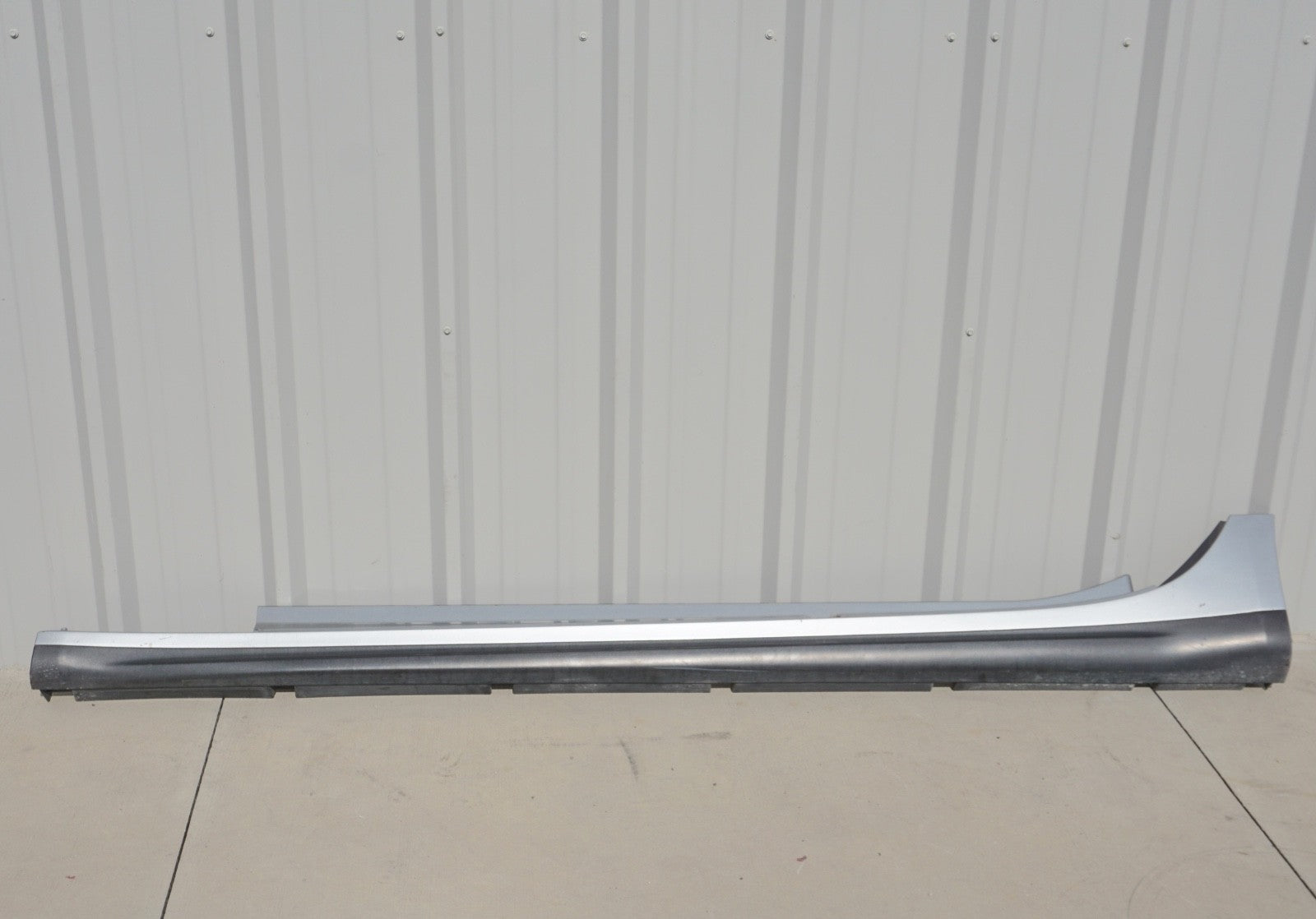 2014 - 2019 MASERATI GHIBLI SQ4 LEFT DRIVER SIDE SKIRT ROCKER PANEL SILVER OEM