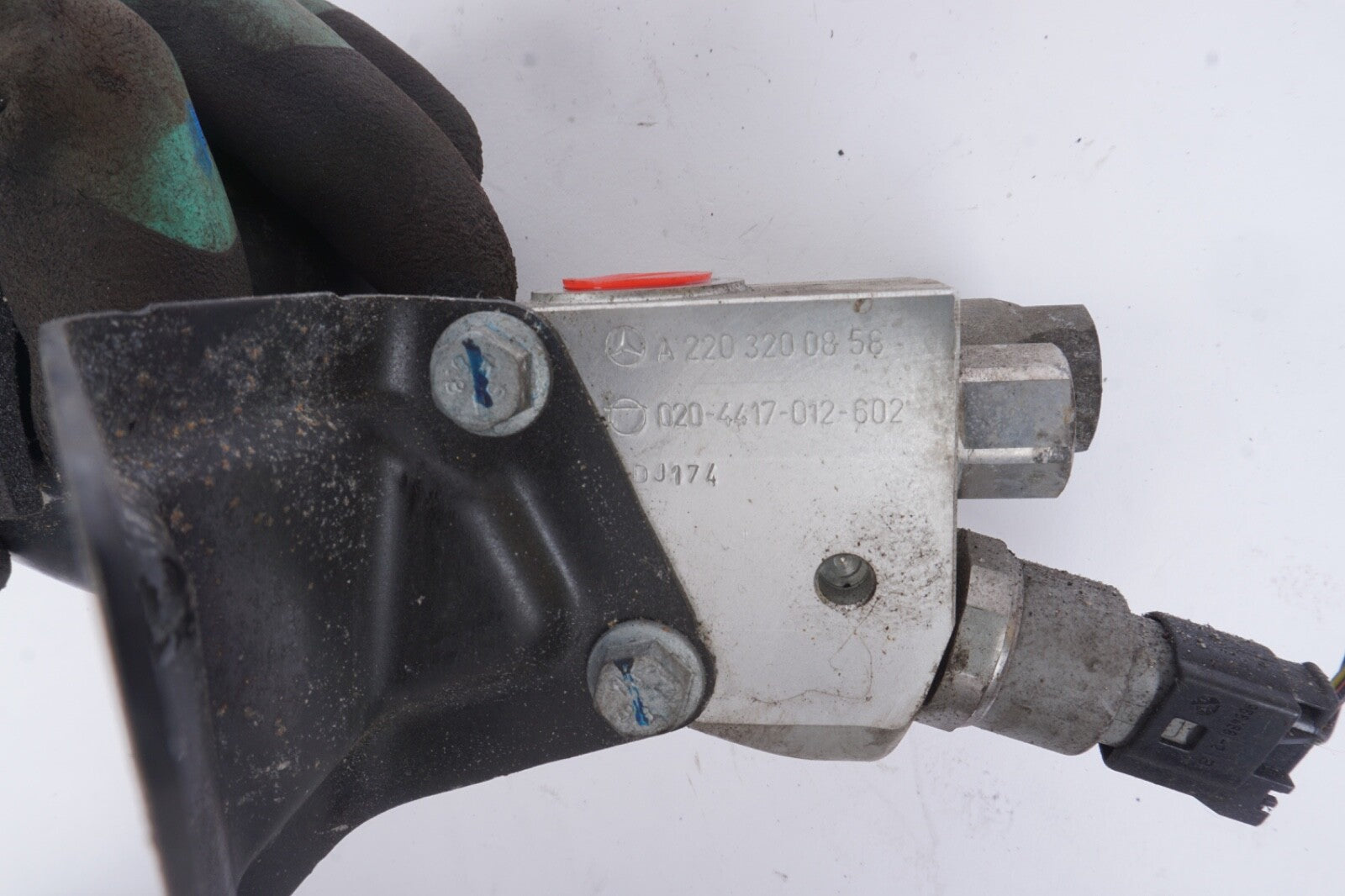 Mercedes R230 SL500 CL500 Pressure Relief Valve ABC Hydraulic Suspension OEM