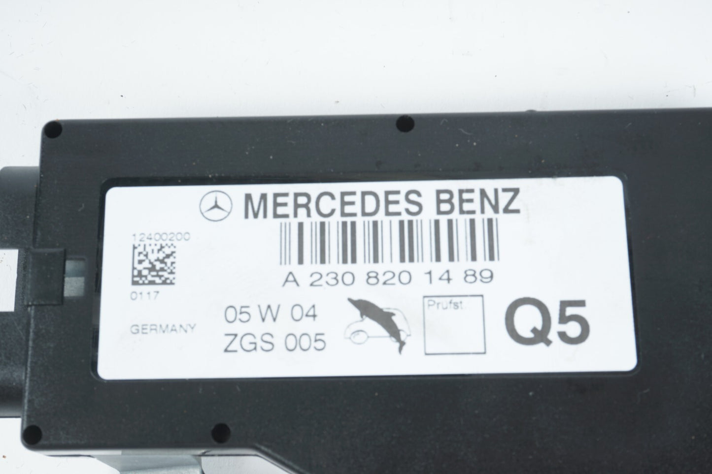 2003 - 2008 Mercedes SL500 R230 Front Left Antenna Amplifier AMP Module OEM