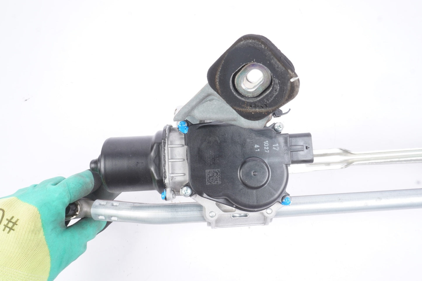2018 - 2023 BMW X2 FRONT WINDSHIELD WIPER LINKAGE W/ MOTOR OEM 7429701