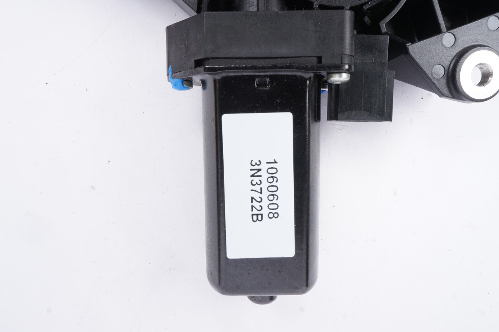 10-17 Mercedes W207 E550 E350 LEFT Side Seat Belt Feeder Motor Black OEM
