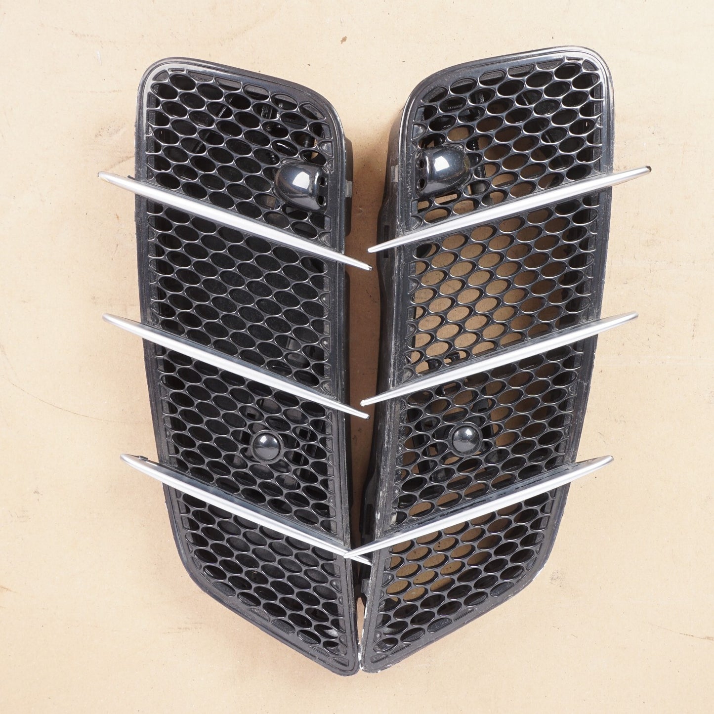 03-08 Mercedes R230 SL500 SL550 Hood Vent Grille Grill Left & Right OEM