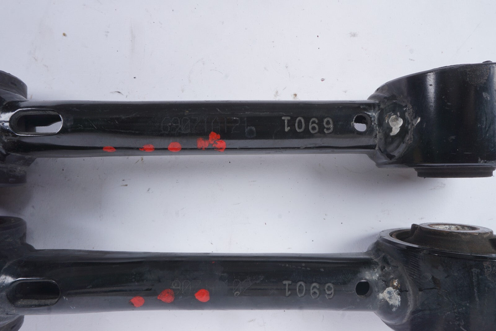 2015 - 2019 Toyota Highlander Rear Lower Control Arm Left & Right OEM
