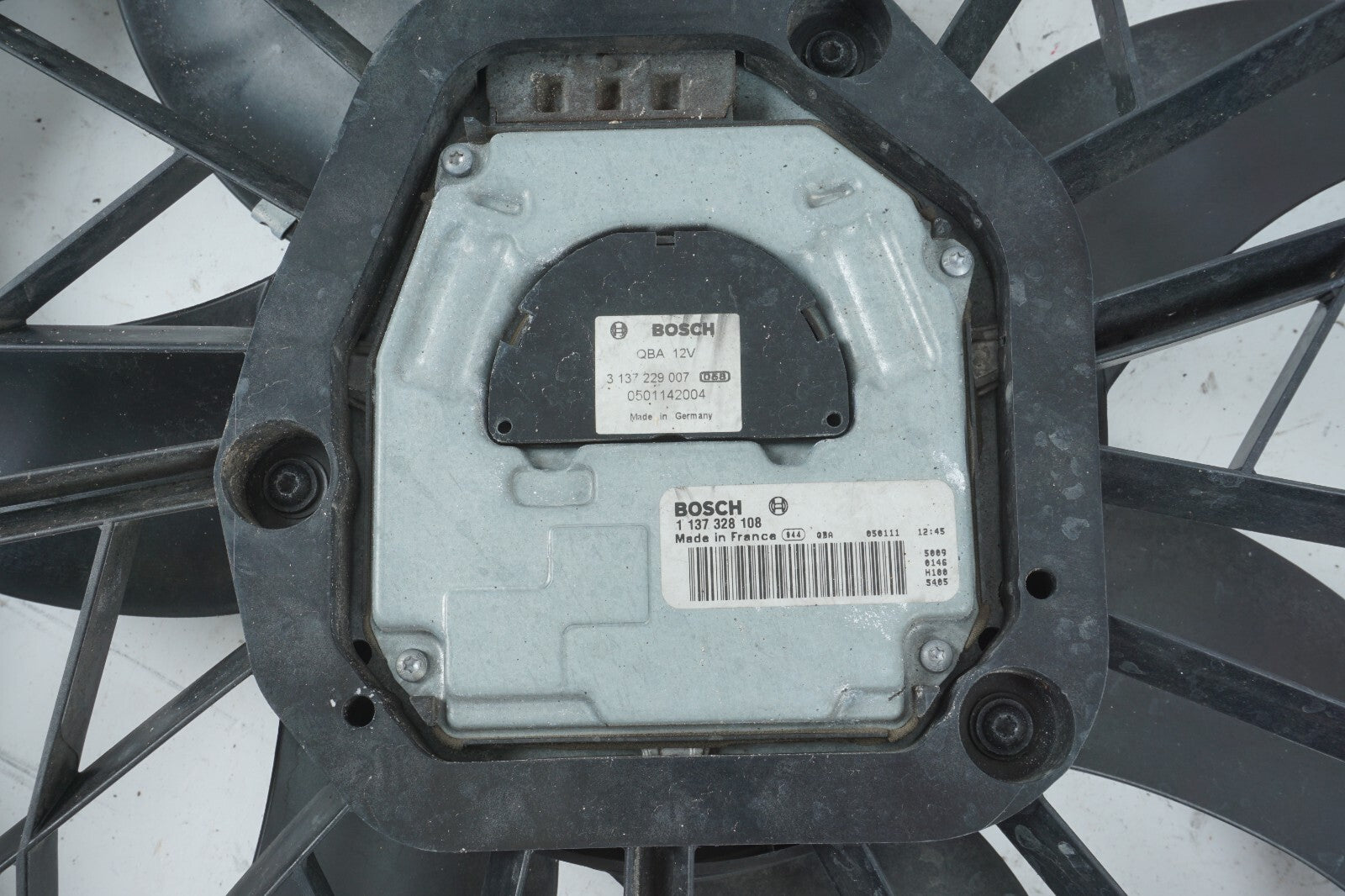 03 - 08 Mercedes R230 SL500 Engine Cooling Radiator Fan Motor Shroud Assy OEM