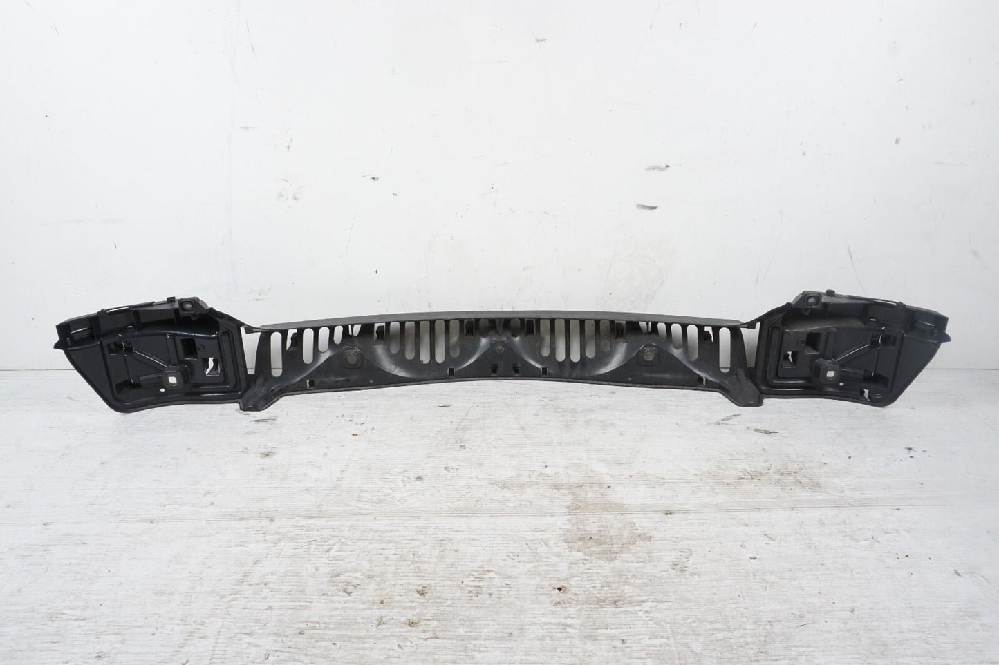 13-18 BMW 650i 640i F06 Rear Bumper Cover Center Bracket Support  OEM