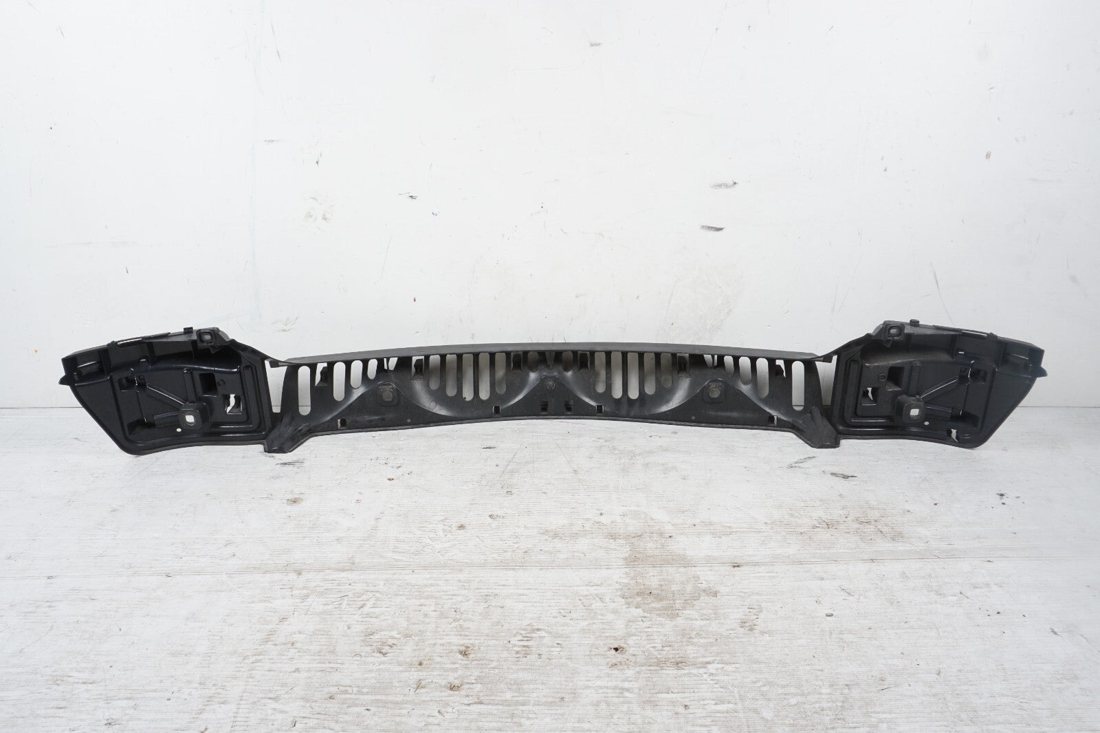 13-18 BMW 650i 640i F06 Rear Bumper Cover Center Bracket Support  OEM