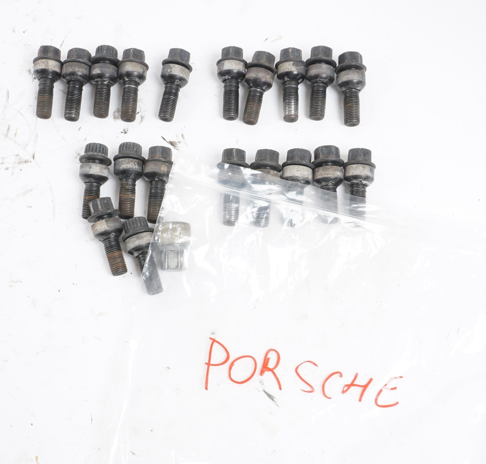2011-2018 PORSCHE CAYENNE - Locking LUG NUT / BOLT SET W/ KEY 95836105700