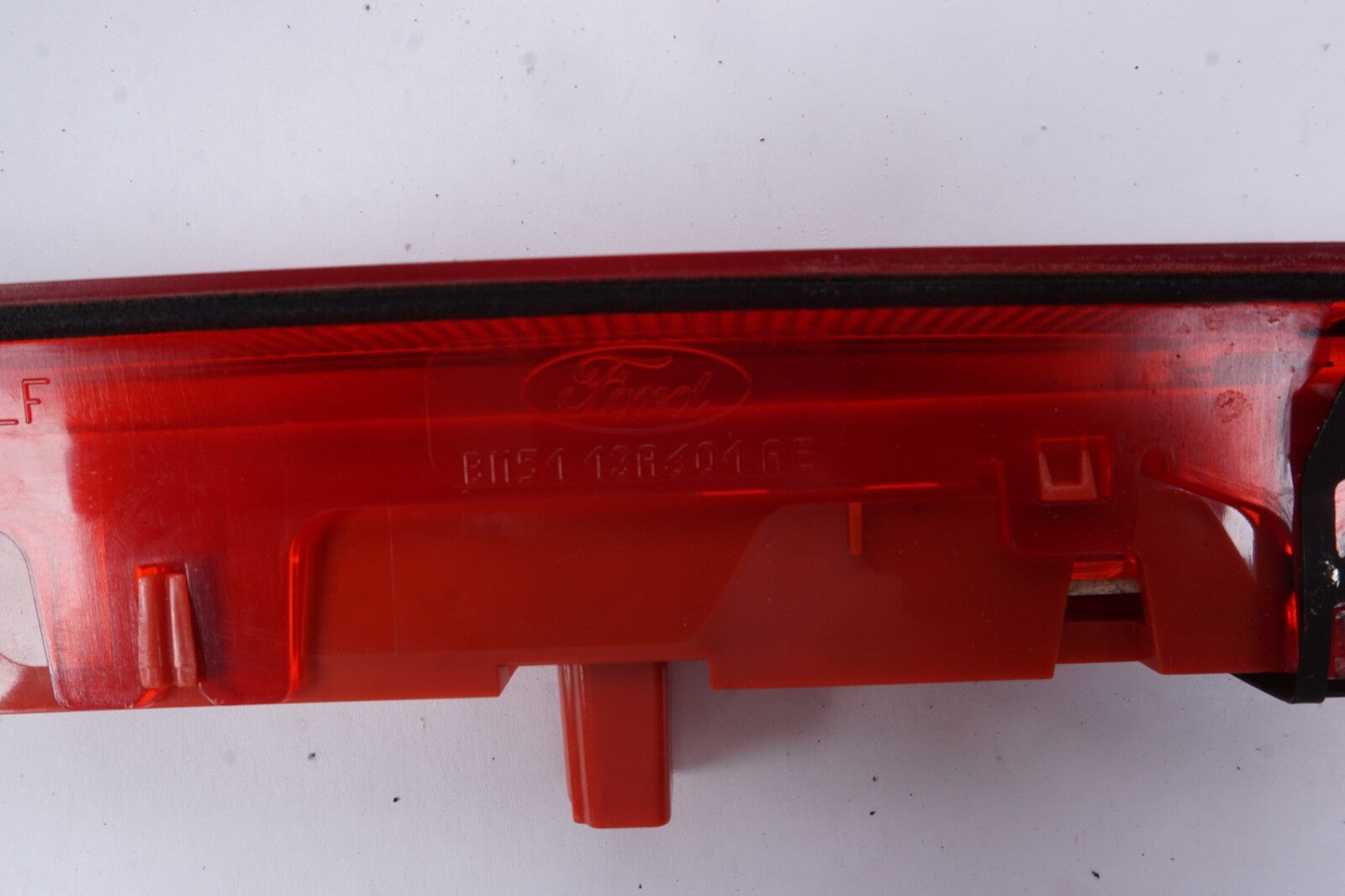 2015 - 2018 FORD FOCUS SE HIGH MOUNTED STOP LAMP 3RD BRAKE LAMP OEM