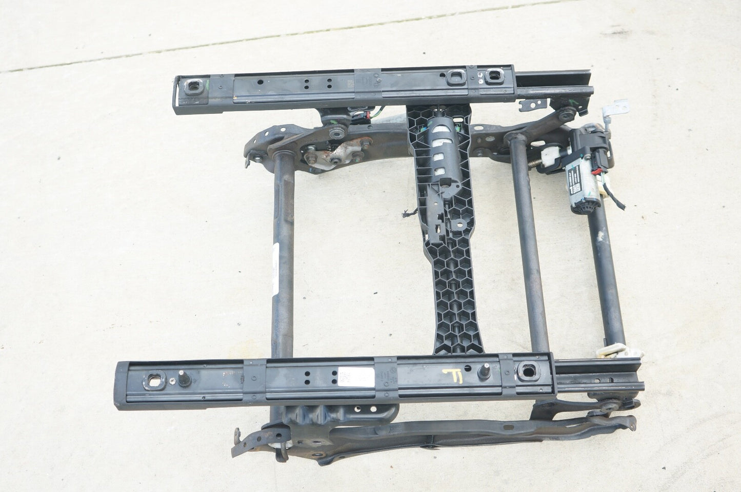 2020-2023 CADILLAC CT4 FRONT RIGHT PASSENGER SIDE SEAT TRACK FRAME W/ MOTOR OEM
