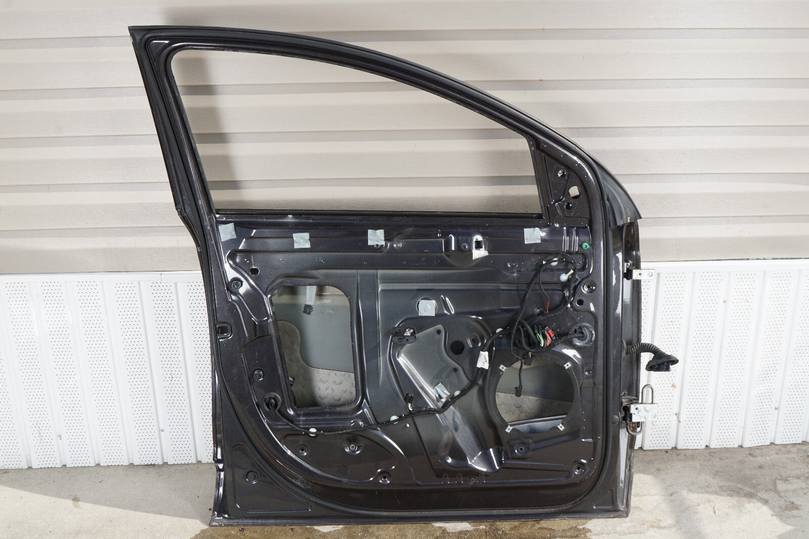 2007 - 2009 AUDI Q7 FRONT LEFT DRIVER DOOR SHELL OEM